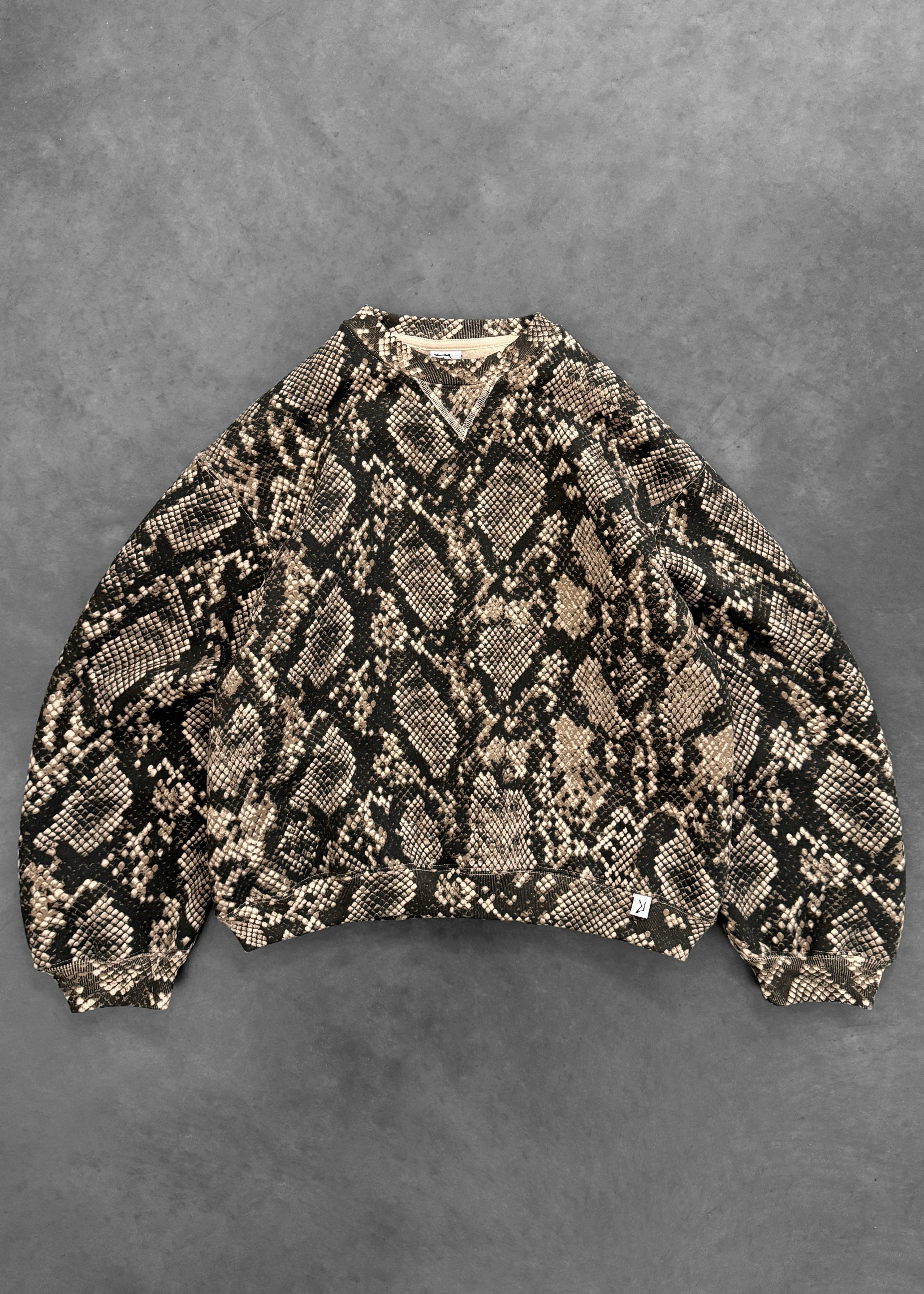 AKIMBO CREWNECK - PYTHON